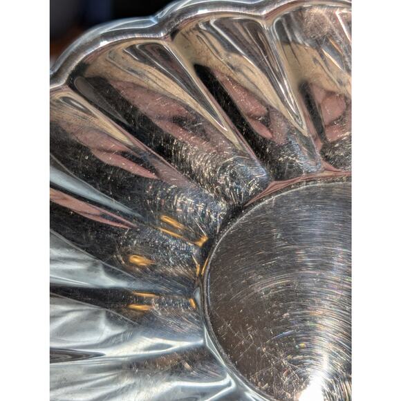 Reed and Barton Vintage Scalloped Holiday Silver Plate Serving Dish - Picture 7 of 10
